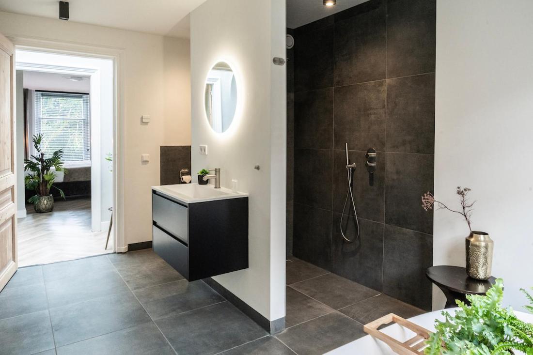 Xxl Loft With Bath Located Stadsvilla Tilburgo Exterior foto