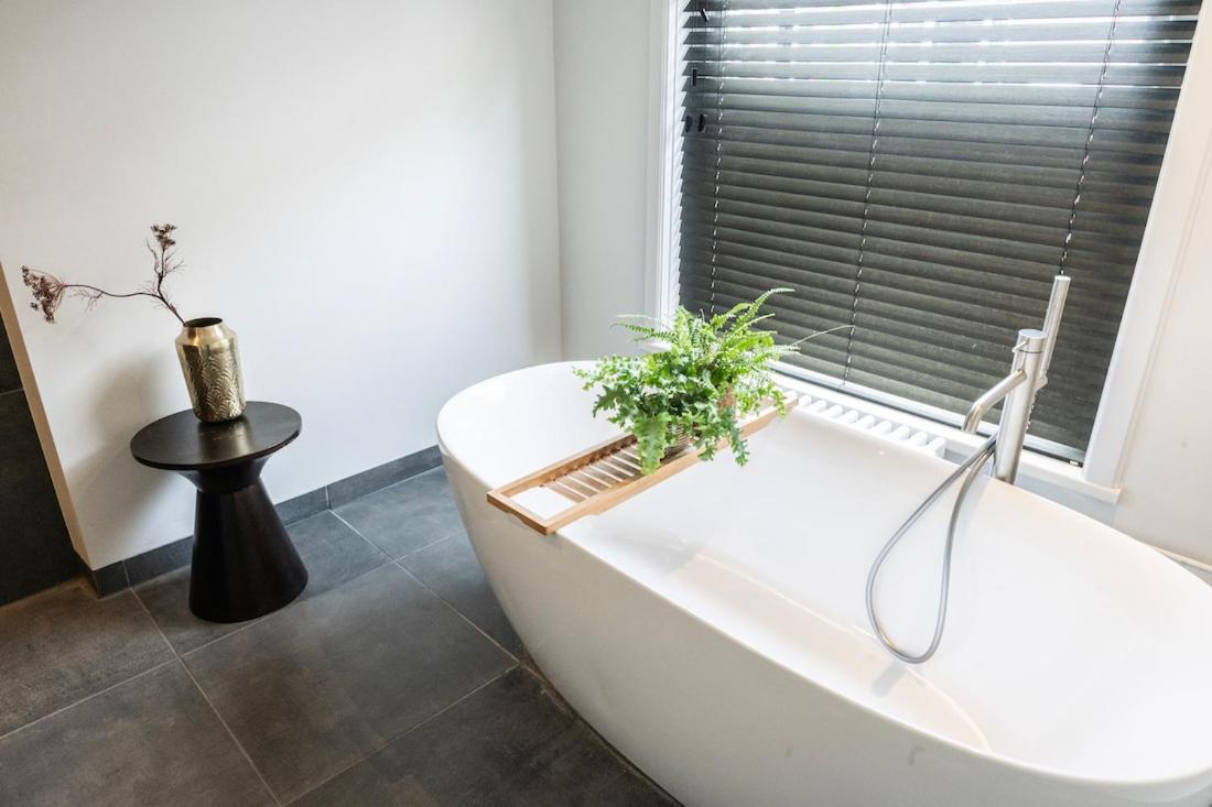 Xxl Loft With Bath Located Stadsvilla Tilburgo Exterior foto